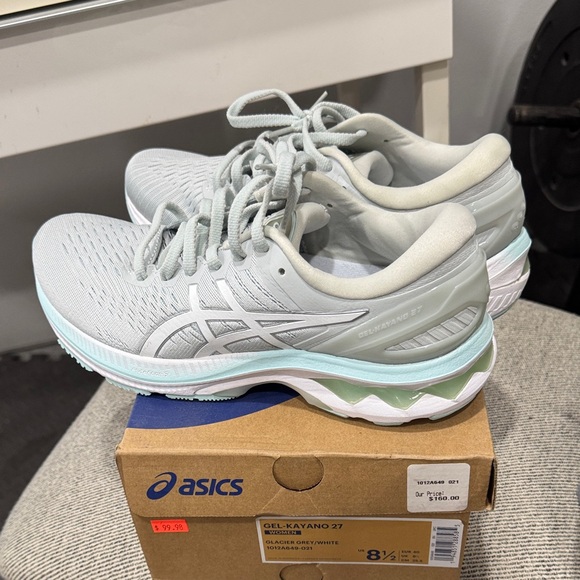 ASICS Gel-Kayano 27 Women's Sneakers - Light Gray and White - Picture 4 of 7